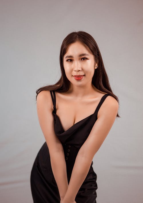 Ingyenes stockfotó ázsiai nő, divatfotózás, fehér háttér témában