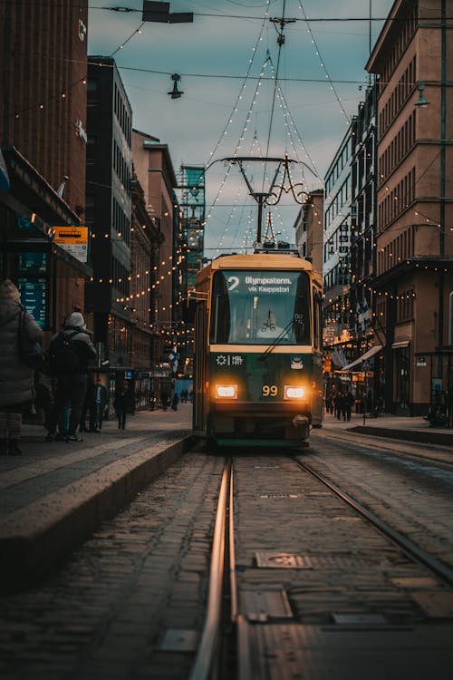 Kostnadsfri bild av byggnader, gata, kollektivtrafik