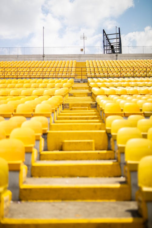 Kostnadsfri bild av frånvaro, gula säten, idrottsarena