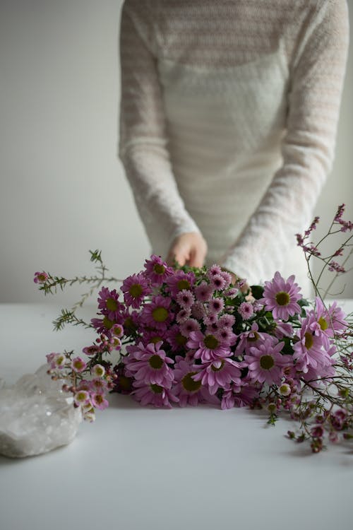 Foto stok gratis buket, bunga ungu, dekorasi
