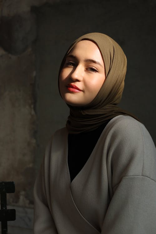 Gratis lagerfoto af hijab, lodret skud, modefotografering