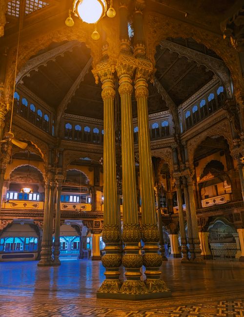 Free Grand interior view of Mysore Palace showcasing intricate columns and ornate carvings. Stock Photo