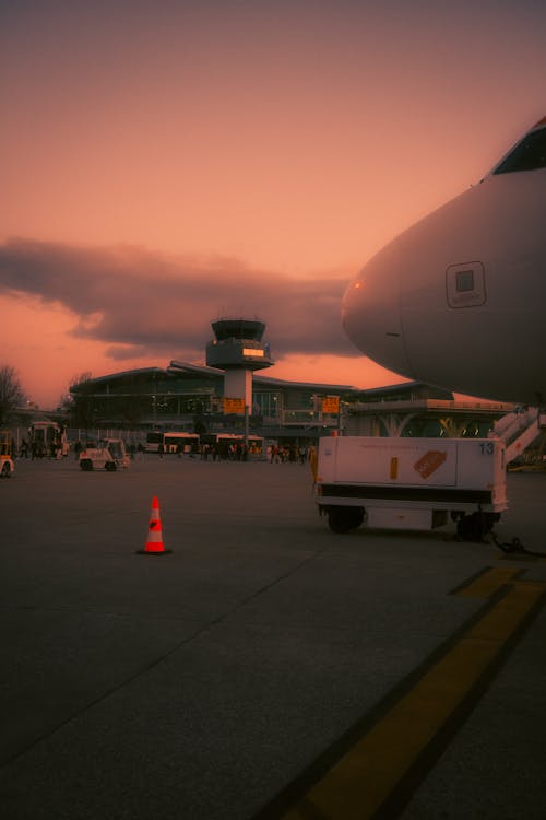 Δωρεάν στοκ φωτογραφιών με αεροδρόμιο, αεροπλάνο, αεροπλοΐα