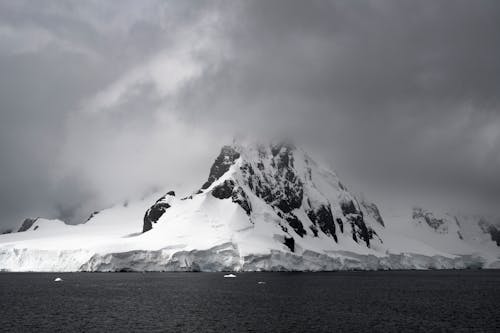Δωρεάν στοκ φωτογραφιών με Ανταρκτική, ασπρόμαυρο, βουνό