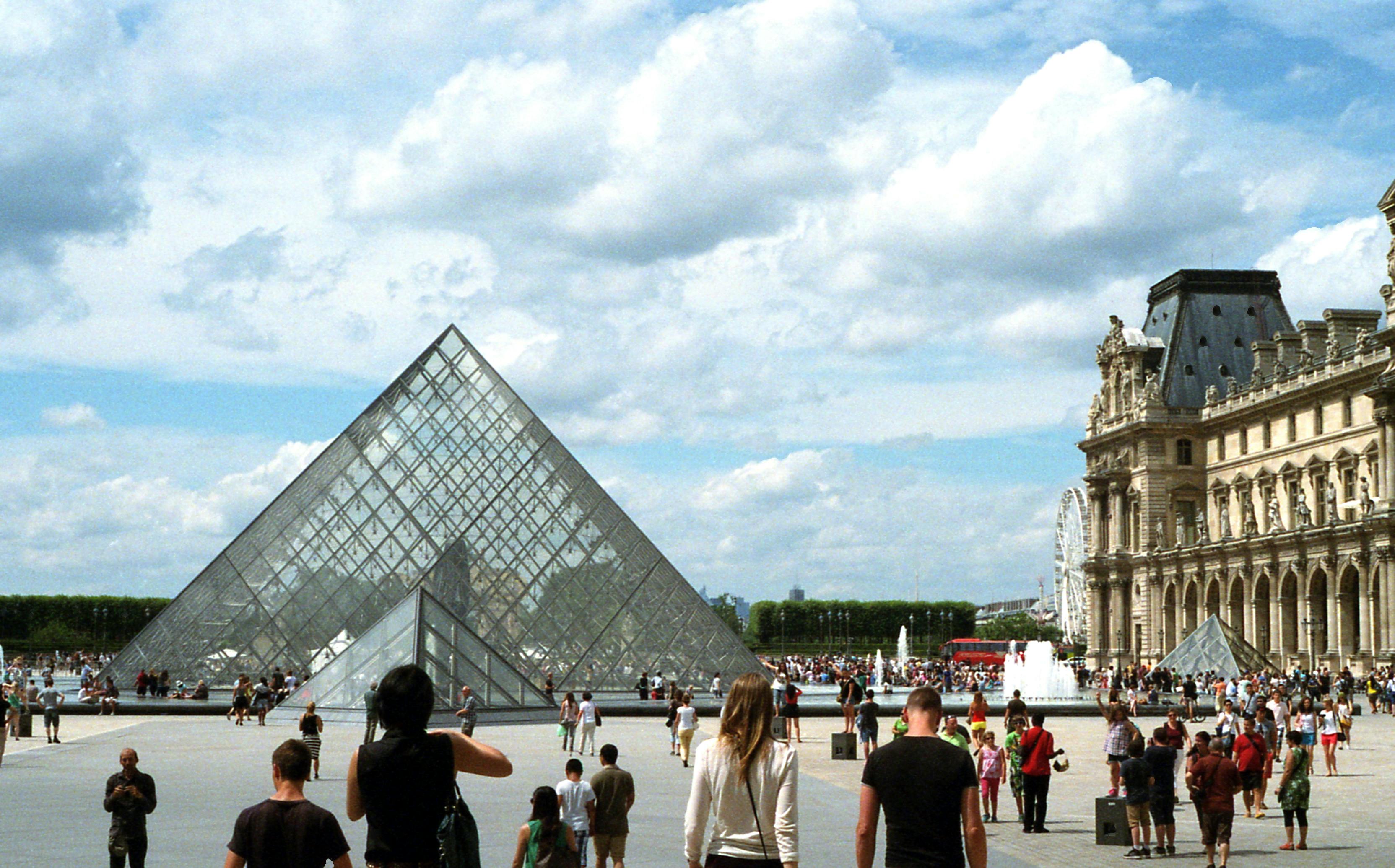 people near the louvre