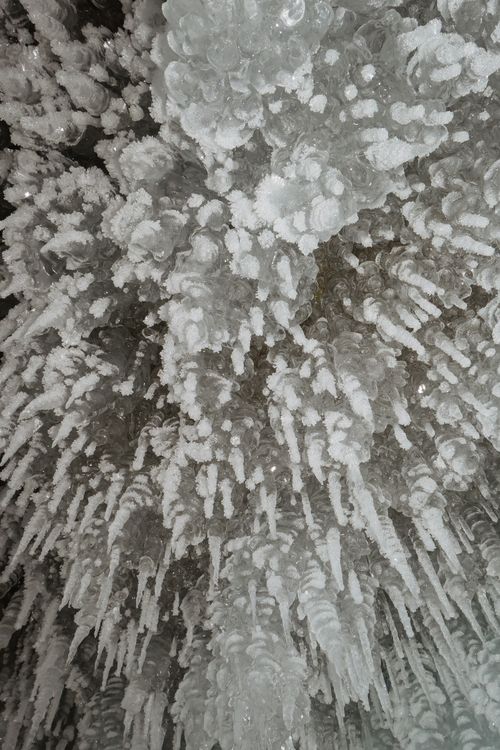 Free Captivating vertical view of intricate ice formations in a frozen cave. Stock Photo