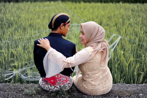 Foto profissional grátis de amor, arrozal, casal