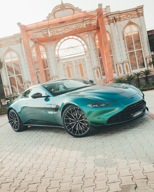 Kostenloses Stock Foto zu aston martin, auto, flügel