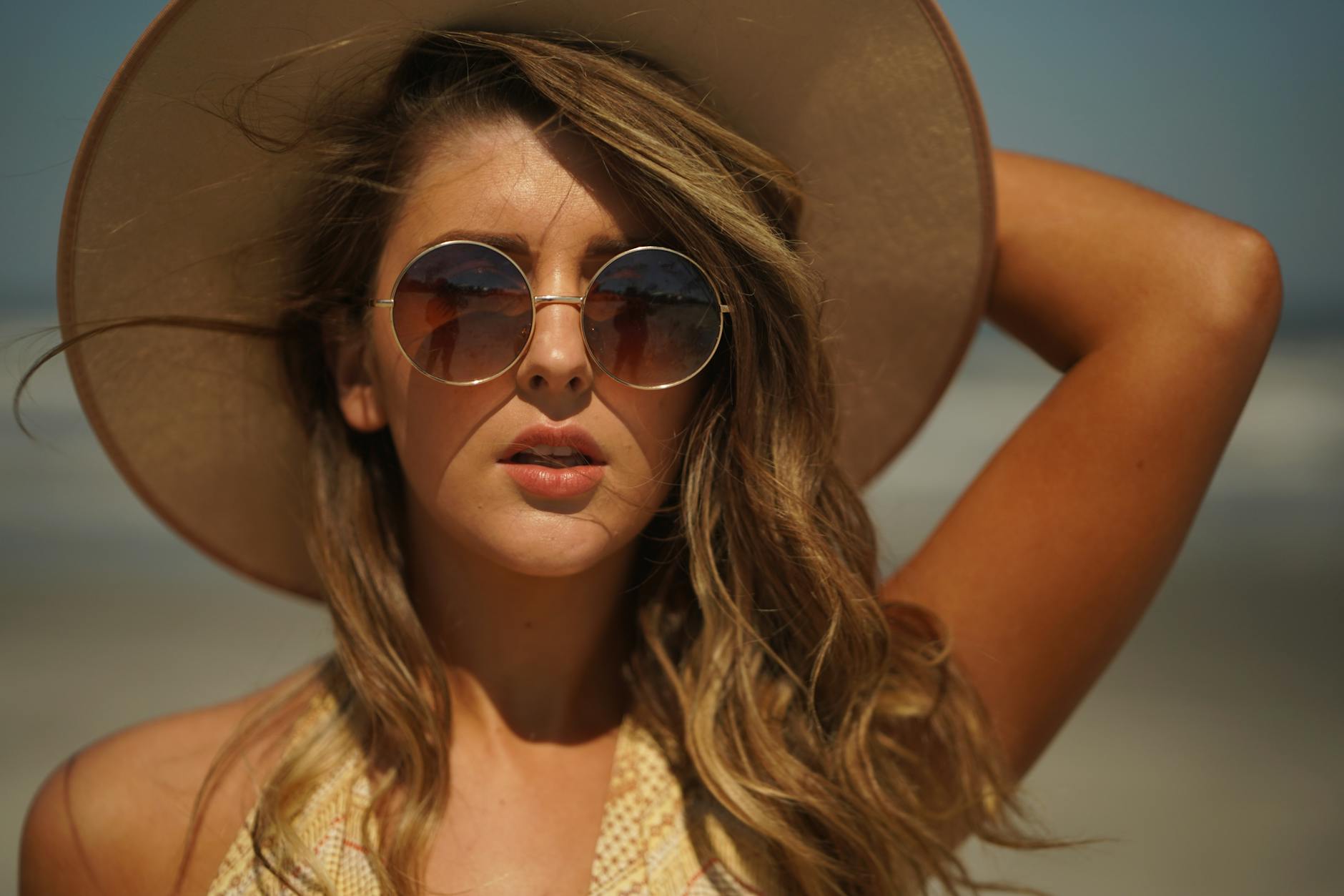 Choose good sunglasses to protect your eyes