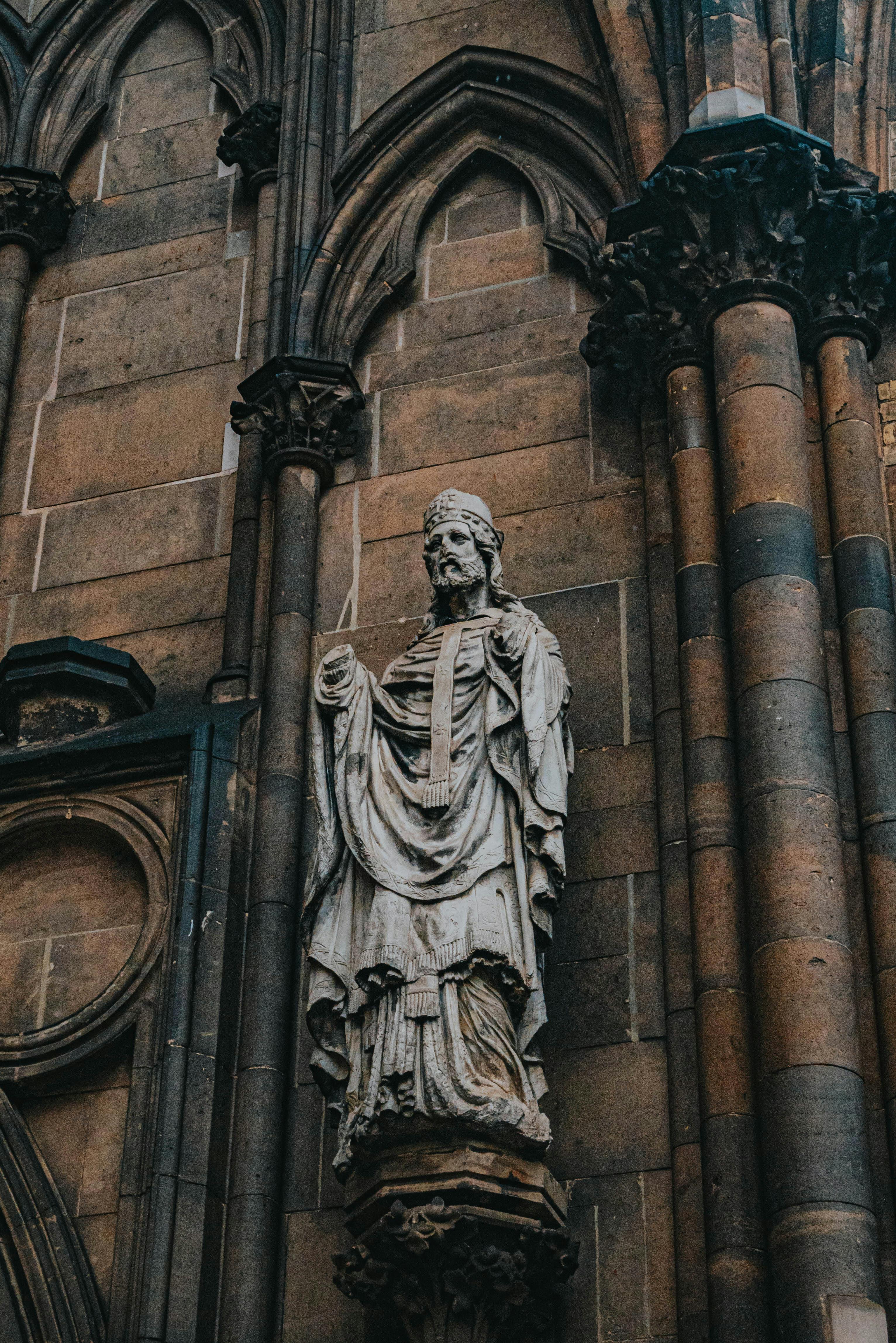 Sculpture of Saint on Church Wall · Free Stock Photo