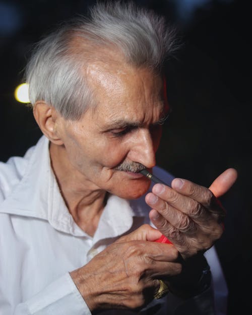 Základová fotografie zdarma na téma černé pozadí, cigareta, detail