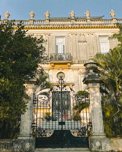 Безкоштовне стокове фото на тему «архітектура бароко, гарний будинок, історична архітектура»