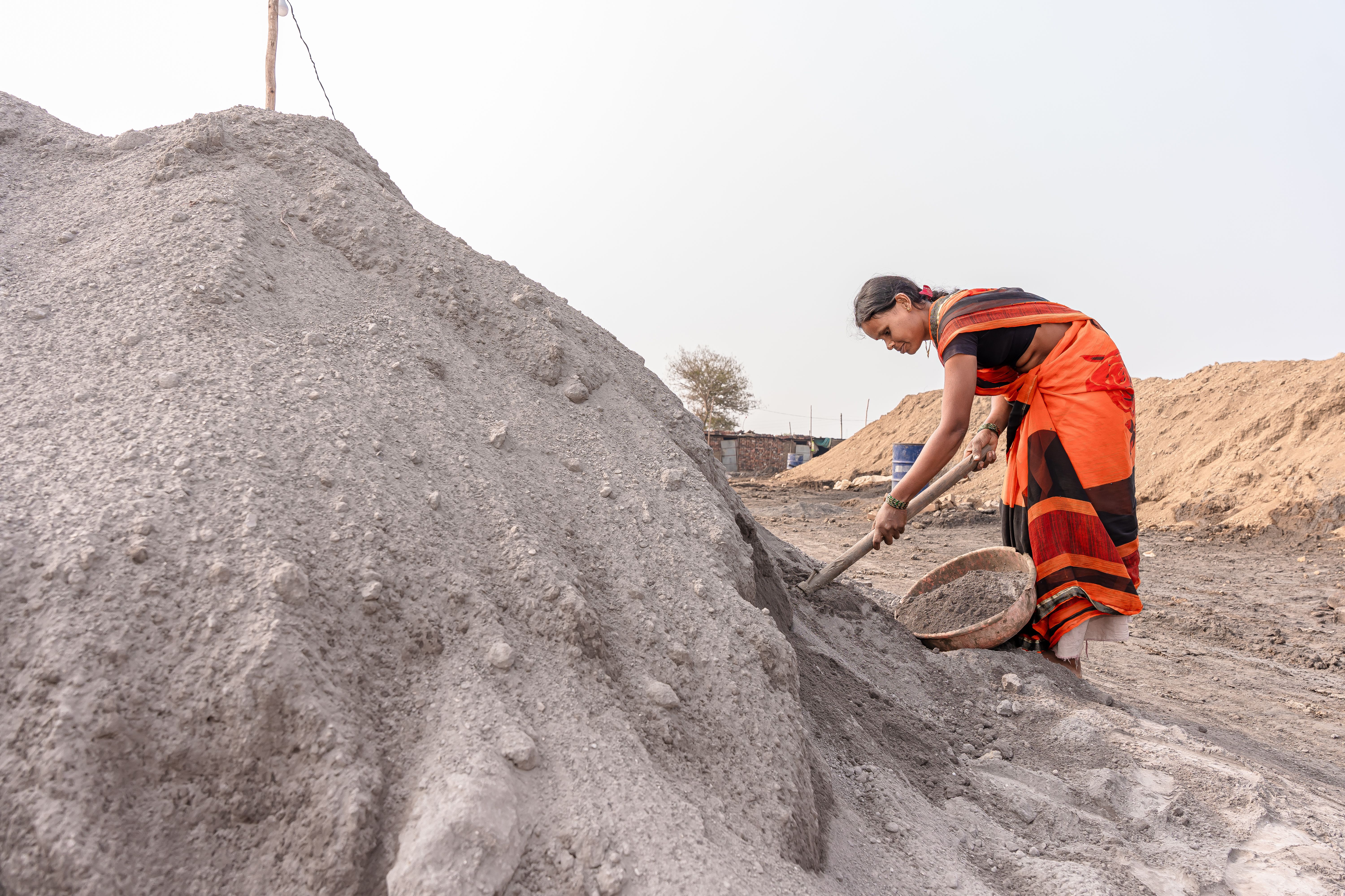 Mica; crude and rifted into sheets or splittings