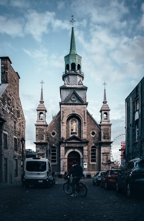 Δωρεάν στοκ φωτογραφιών με Notre-Dame-De-Bon-Secours, αστικός, δρόμος