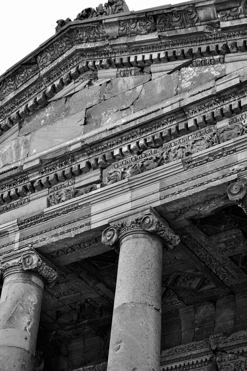 Free Close-up of the ancient Garni Temple facade showcasing architectural details in black and white. Stock Photo