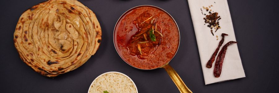 Foto de Frango tikka masala com arroz basmati