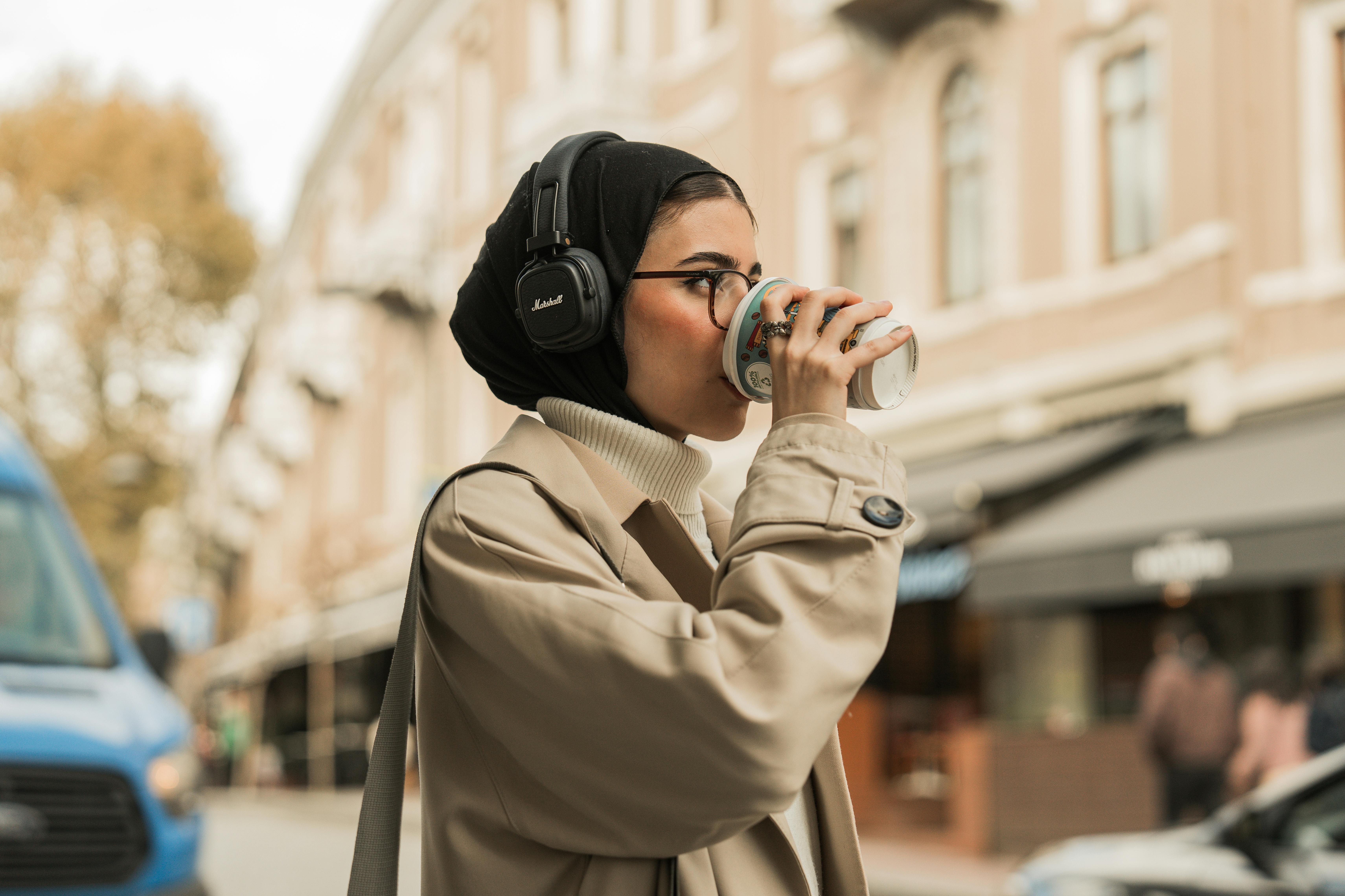 Moshi Moshi upbeat on lifestyle shopping — Photo by Ahmed ؜ on Pexels