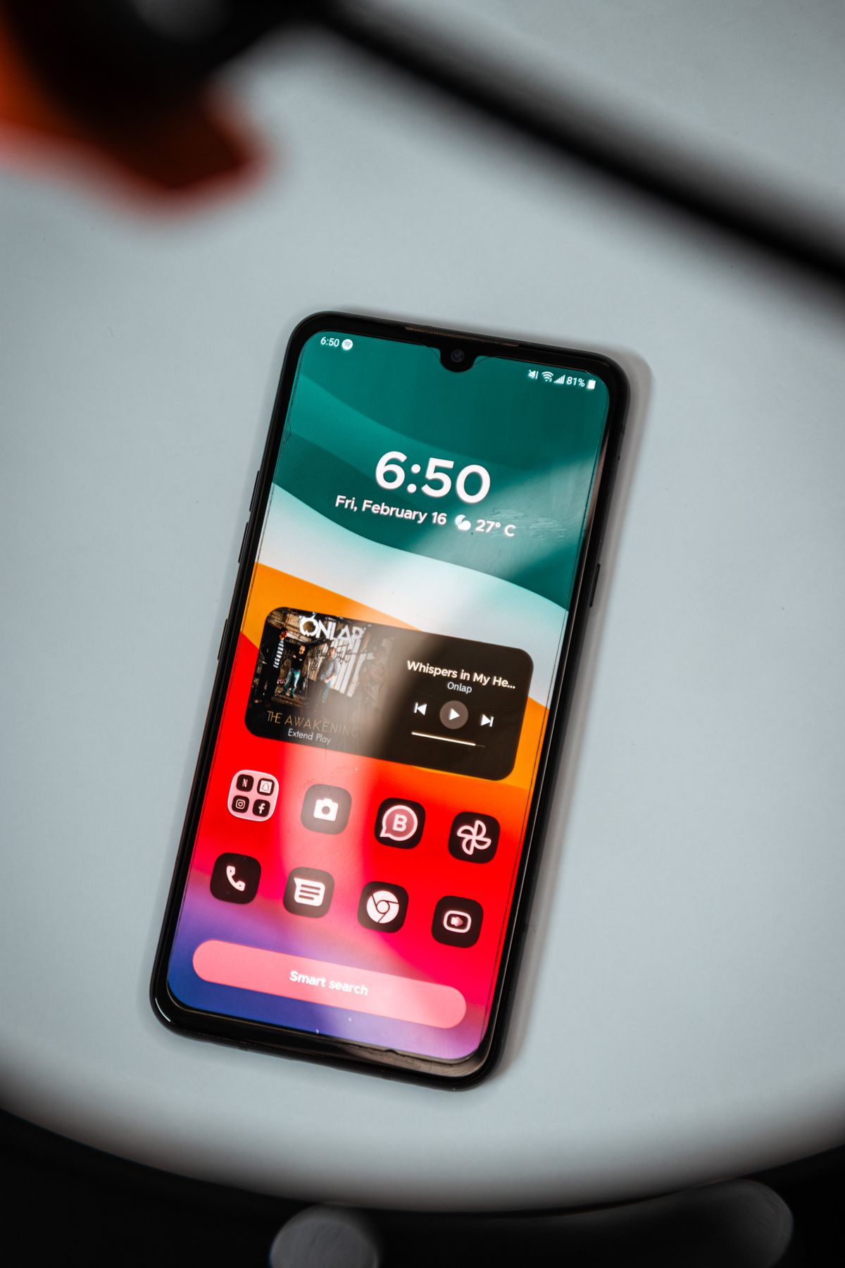 A person adjusting theme settings on a mobile phone at night