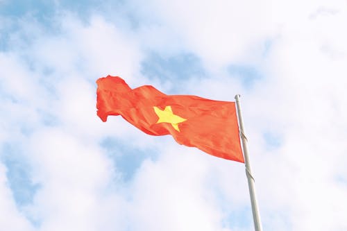 Foto d'estoc gratuïta de bandera de vietnam, de peluix, núvols blancs