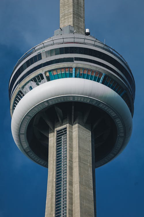 The cn tower is a tall tower with a white and blue top
