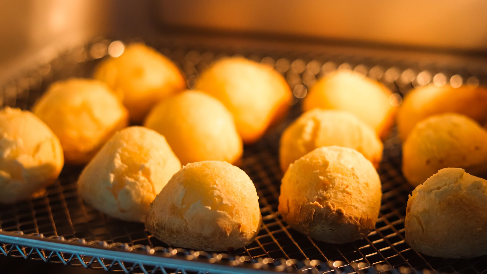 Pão de Queijo Crocante com Queijo Meia Cura e Polvilho Azedo