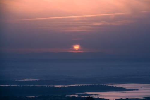 Foto profissional grátis de alvorecer, céu com cores intensas, clima