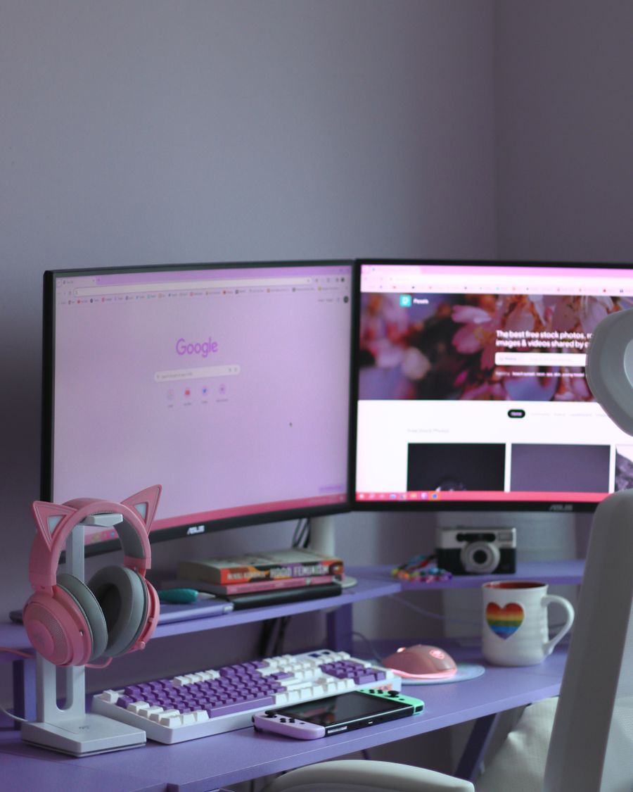 Setup gaming kawaii rosa con cat ear headphones