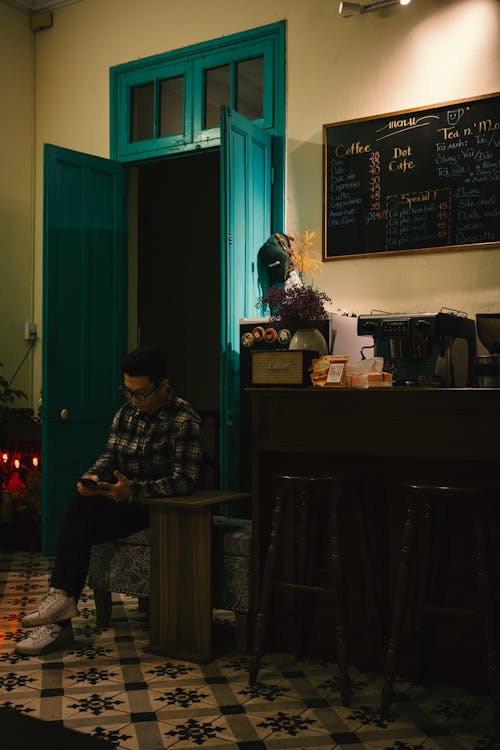 A man sitting at a table in a cafe