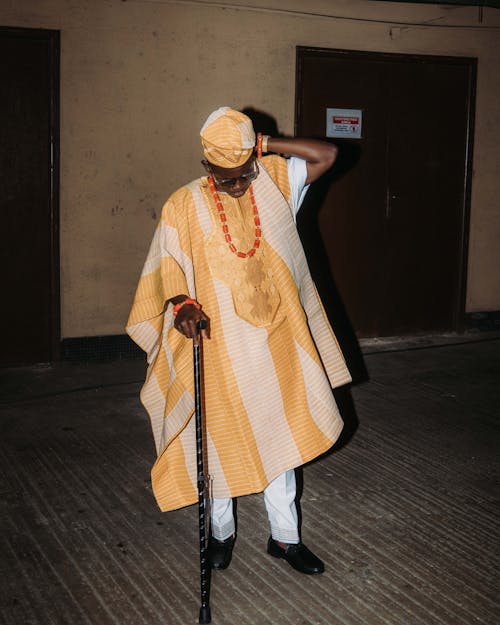 Darmowe zdjęcie z galerii z afrykański mężczyzna, festiwal, kij