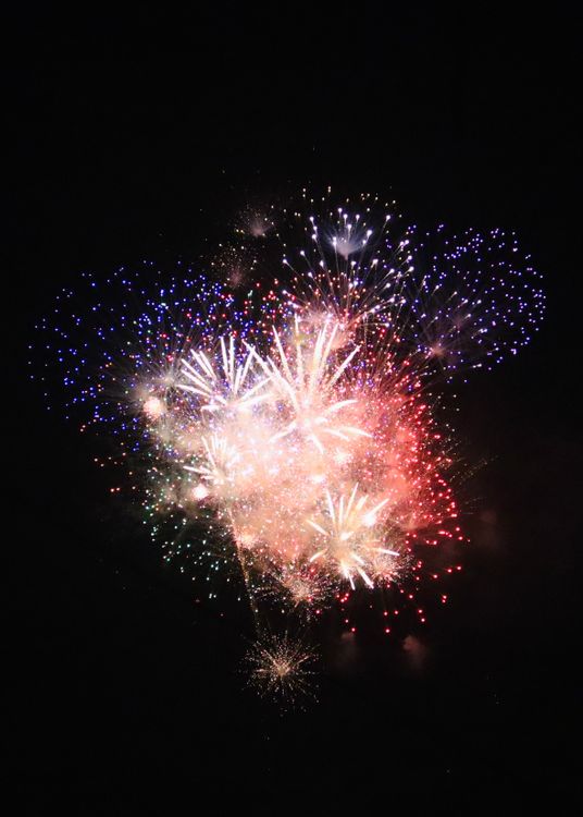 Free Vibrant fireworks display illuminating the night sky with colorful bursts and sparkles. Stock Photo