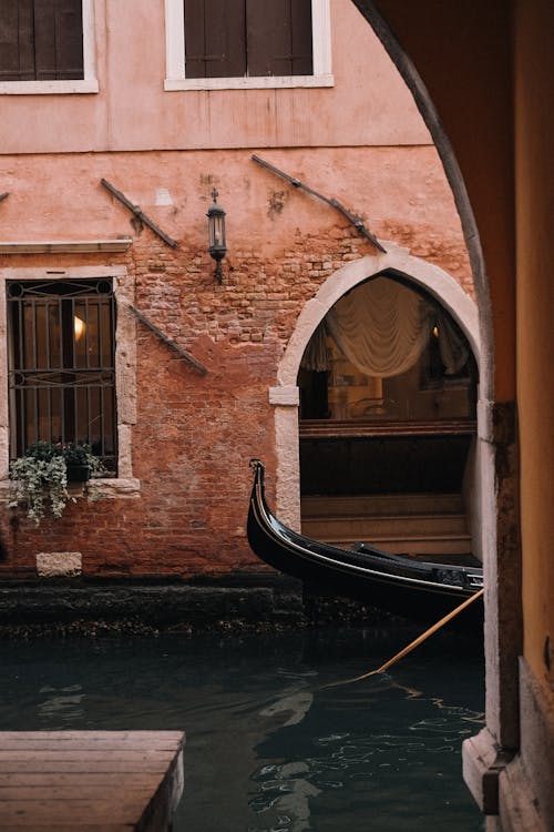 A gondola is parked in front of a building