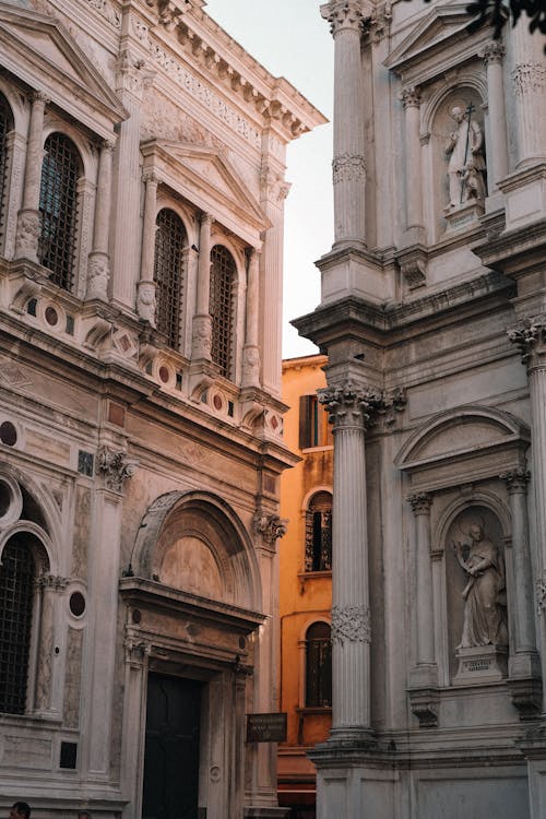 The city of venice is shown in this photo