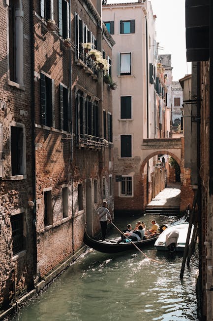 Train Tickets to Venice Gondola Ride: How to Get There by Rail - Featured Image