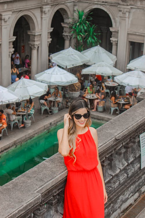 Fotos de stock gratuitas de balcón, balcones, mujer