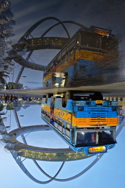 公車, 反射, 垂直拍攝 的 免費圖庫相片