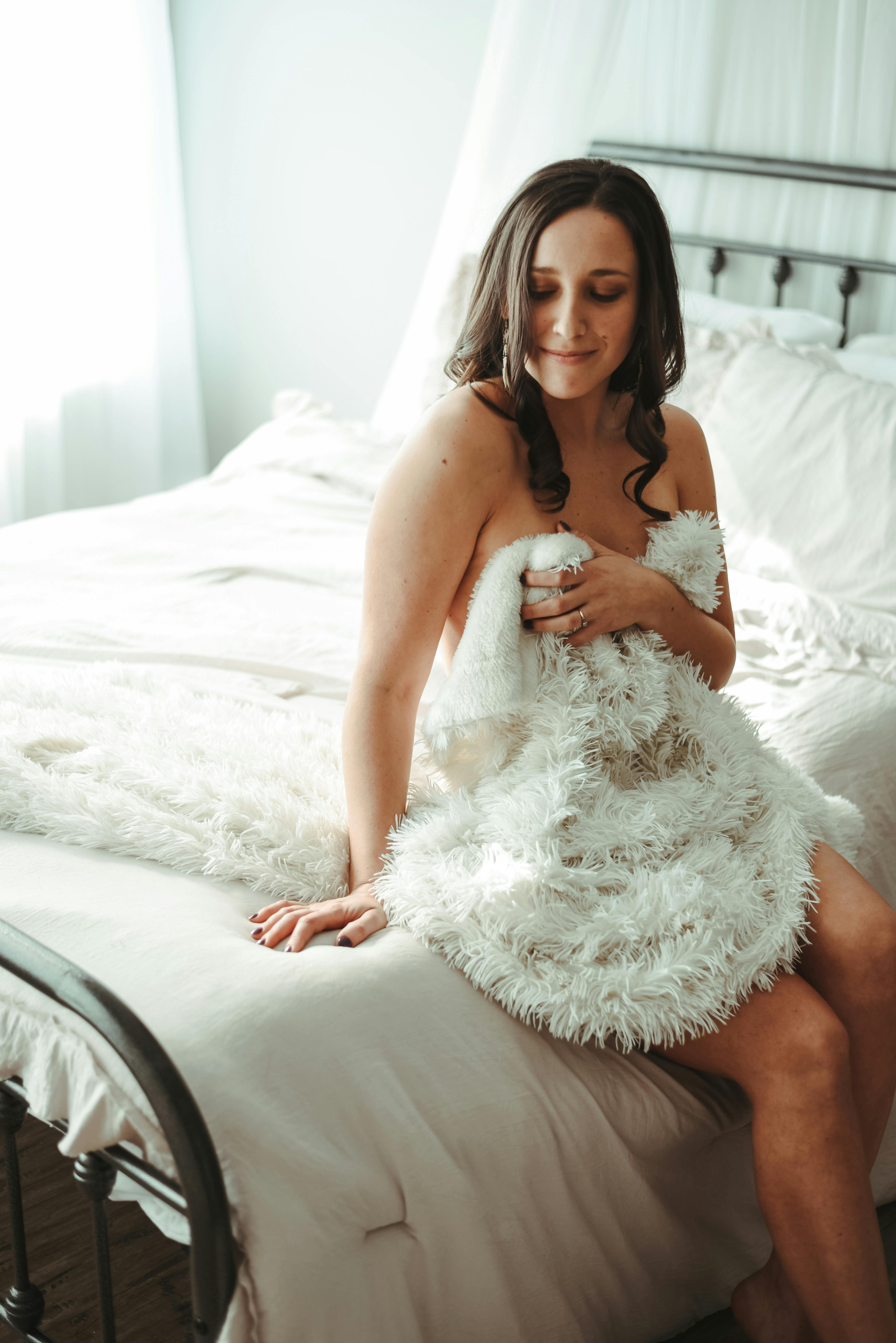 Naked Woman Sitting on the Bed · Free Stock Photo