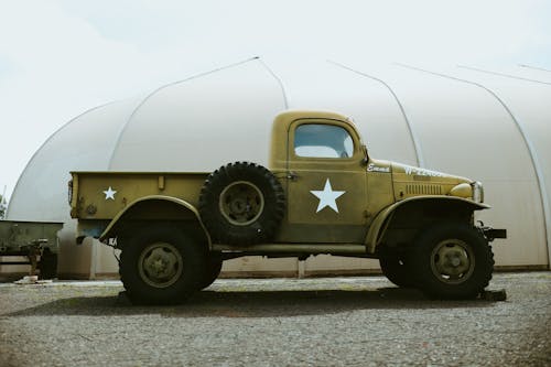araba, askeri, askeri araç içeren Ücretsiz stok fotoğraf