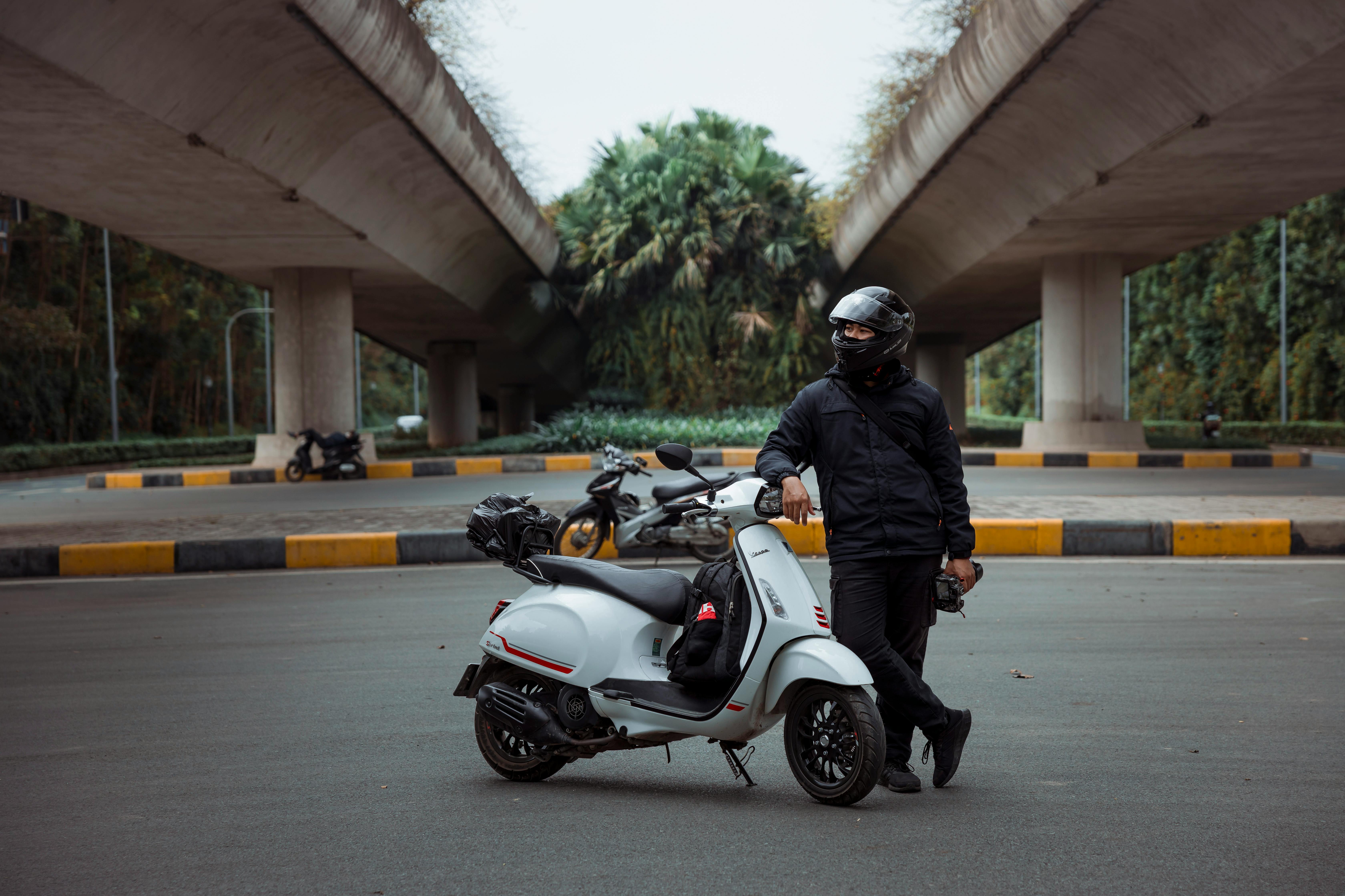 ContiScoot: over 30 Tire Sizes for Urban Mobility and Everyday Commuting — Photo by HONG SON on Pexels