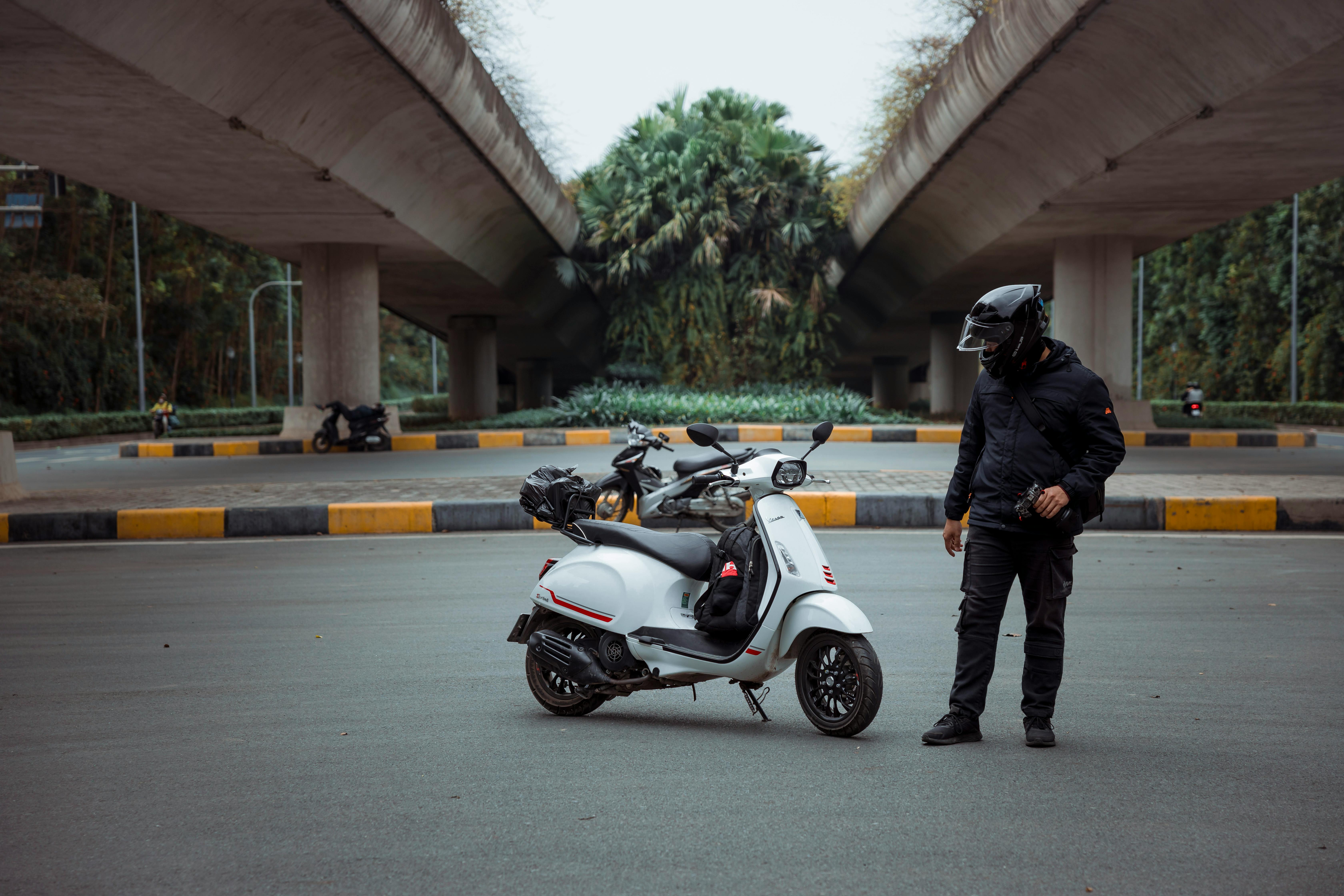 ContiScoot: over 30 Tire Sizes for Urban Mobility and Everyday Commuting — Photo by HONG SON on Pexels