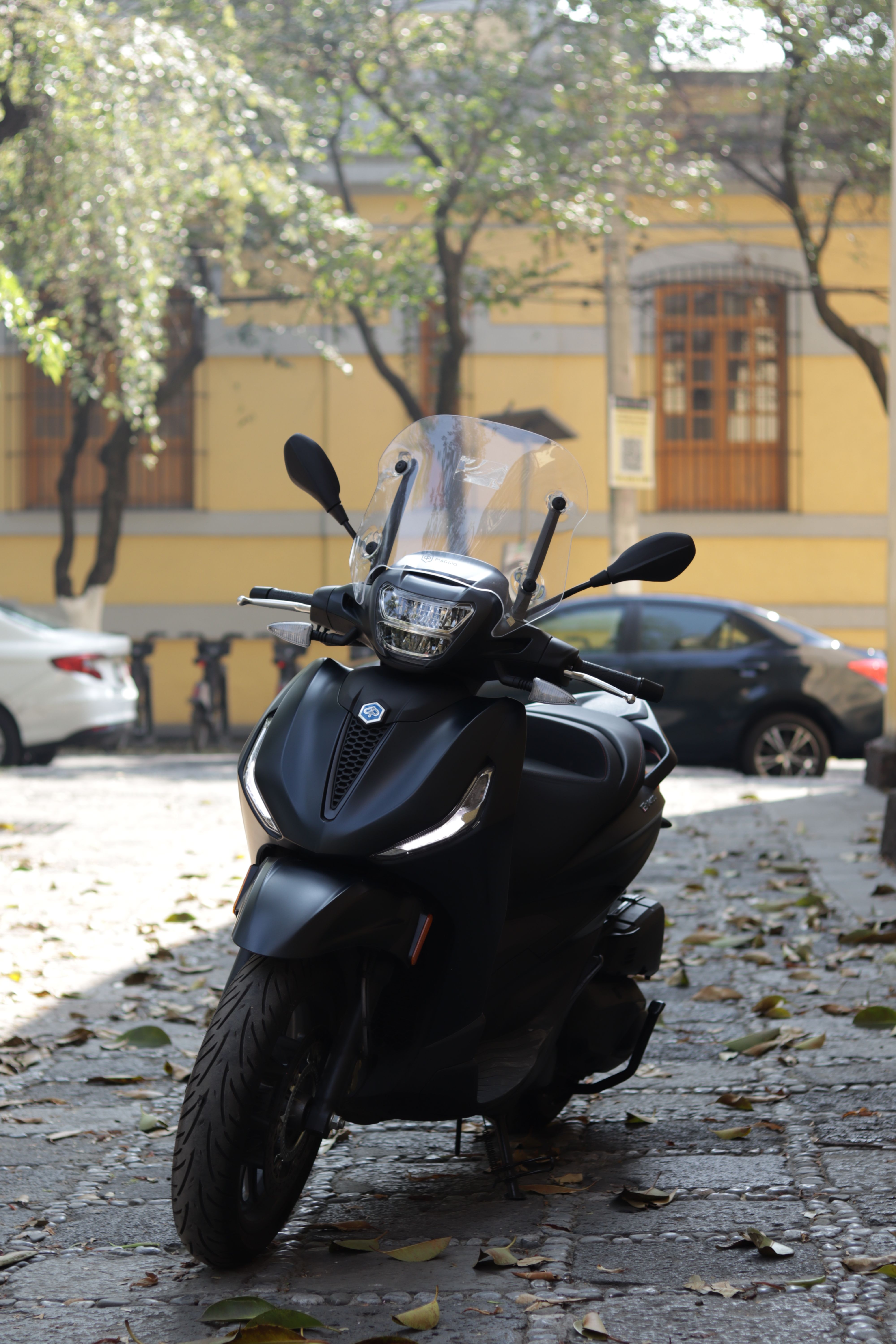 Black Motor on a Street · Free Stock Photo