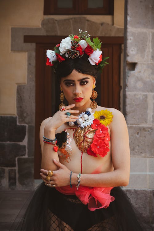 Gratis lagerfoto af blomster, brunette, frida kahlo