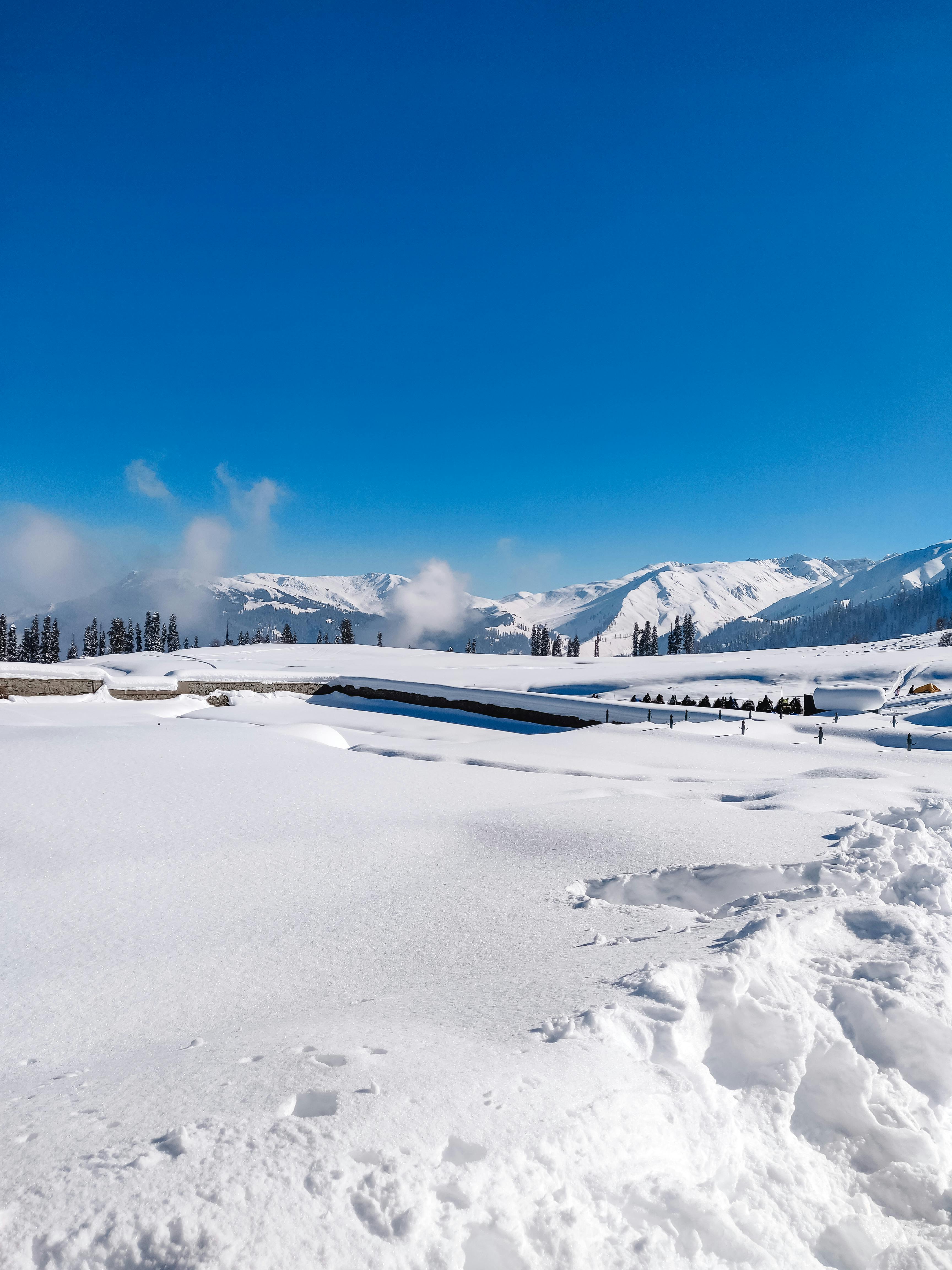 Prescription Goggle Inserts - Breathtaking view of snowy mountains and clear blue sky capturing winter's serenity and beauty.