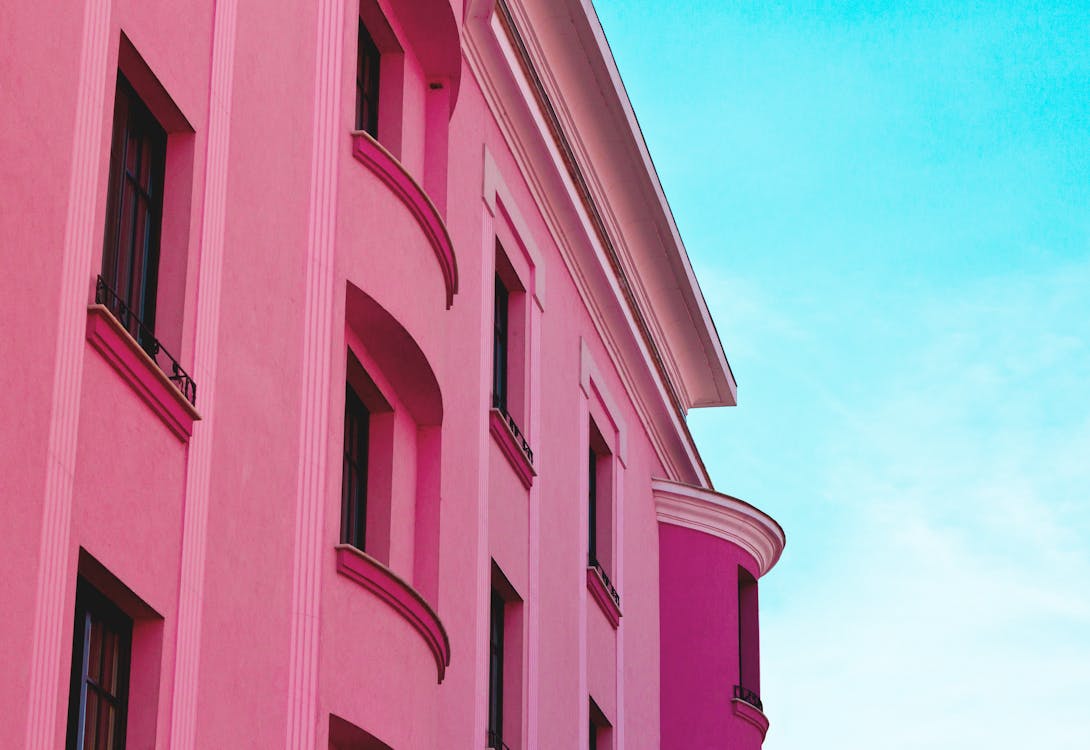 免费 粉红色的混凝土建筑 素材图片