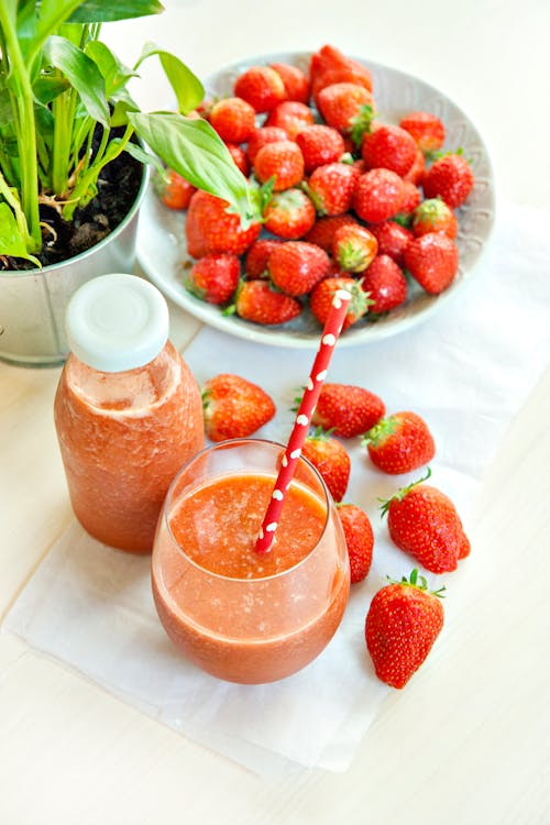 Gratis stockfoto met aardbeien, drinken, drinkglas