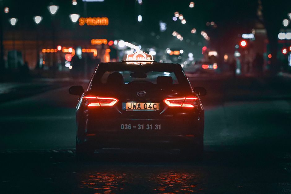 Șoferiță fără permis prinsă noaptea la Iași - Poliția deschide dosar penal rapid! Descoperă incidentul care a zguduit orașul!