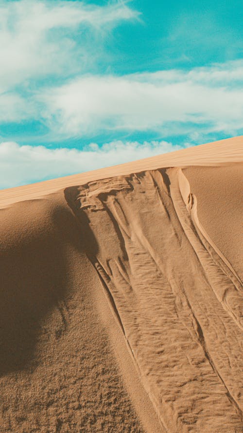 Foto stok gratis awan putih, bukit, bukit pasir