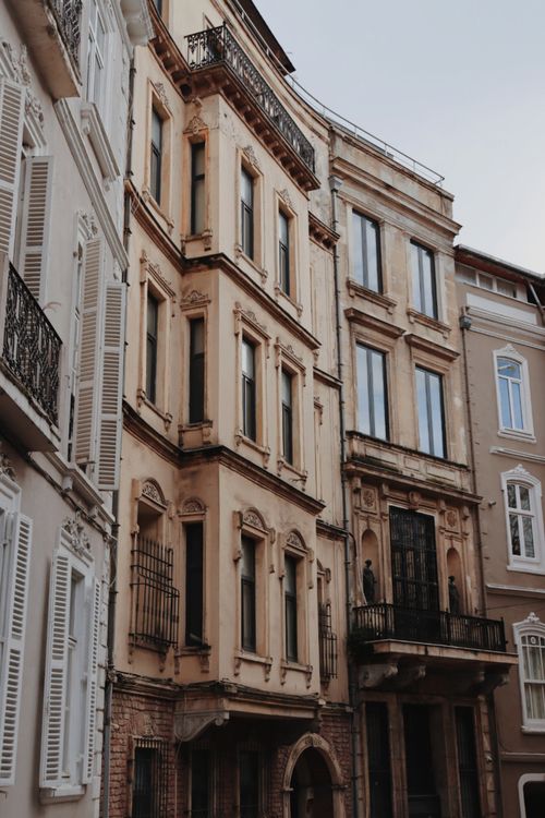 Free Captivating vintage tenements in Istanbul showcasing urban architecture and a serene atmosphere. Stock Photo