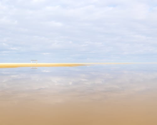 Foto d'estoc gratuïta de blau, cel ennuvolat, davant de la platja