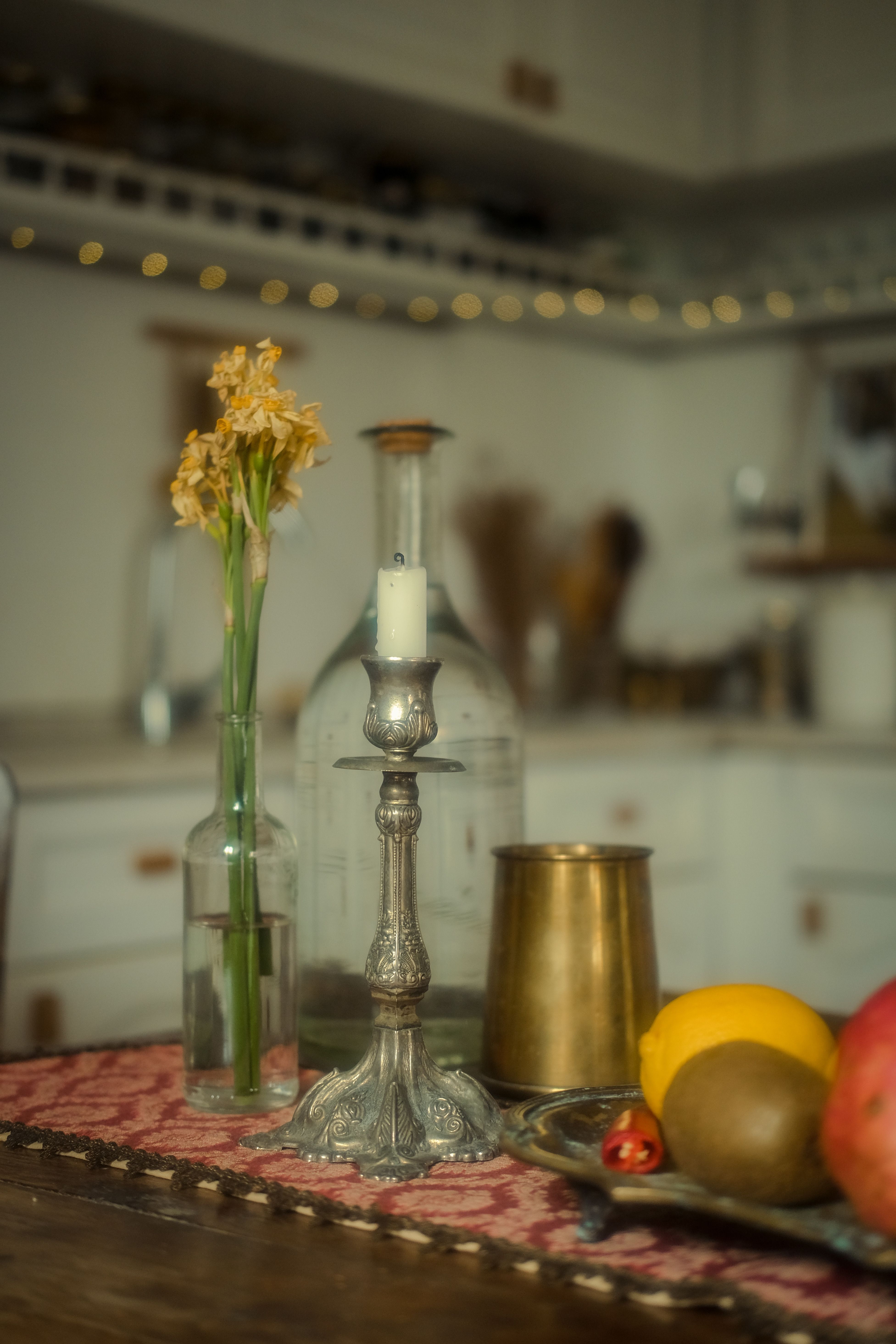 Softly blurred warm kitchen still life, photo by Zeynep Sude Emek (Pexels)