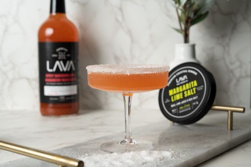 Free Elegant margarita with salted rim, perfect for cocktail enthusiasts. Stock Photo